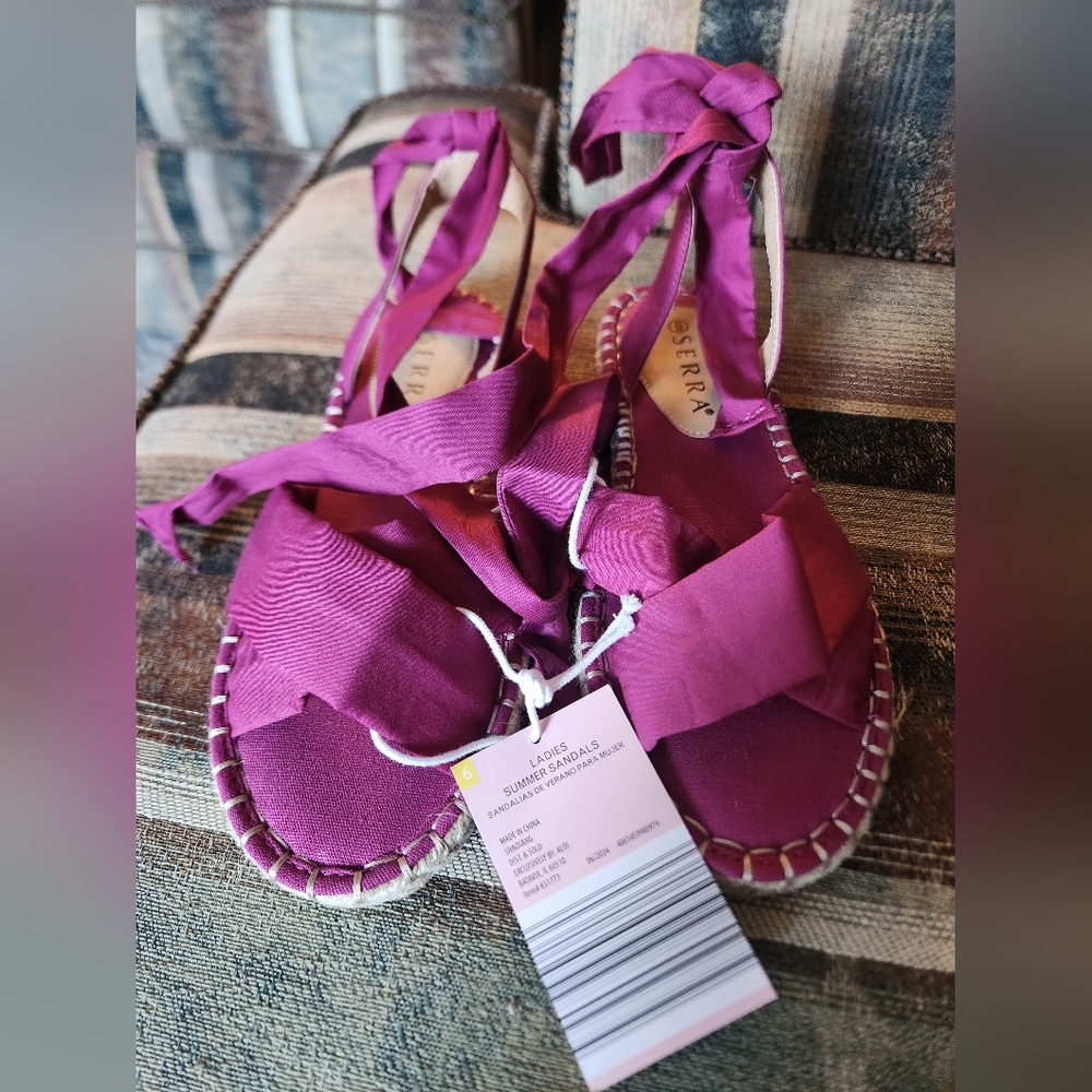 BNWT Ladies Serra sandals